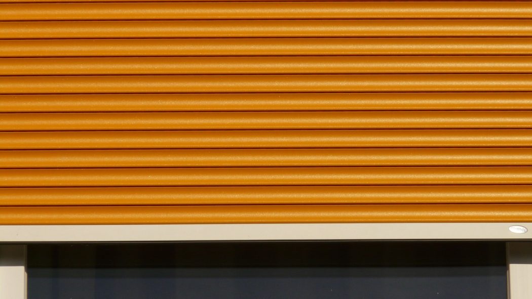 Les avantages des volets roulants occultants : économie d'énergie et intimité