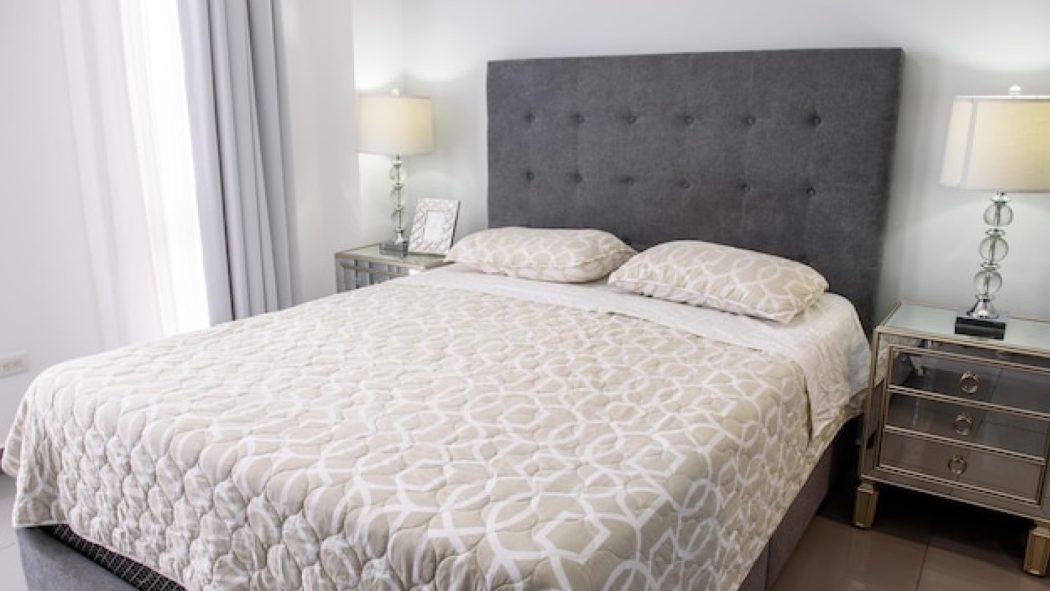Comment choisir la tête de lit parfaite pour un lit queen size 160x200 cm ?