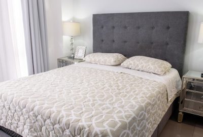 Comment choisir la tête de lit parfaite pour un lit queen size 160x200 cm ?