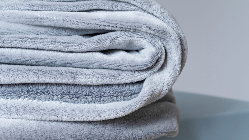 Plaid personnalisé : redéfinir la valeur d’un objet publicitaire textile