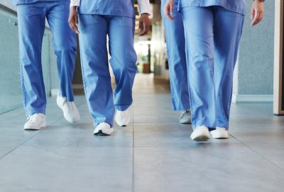 Chaussure médicale homme : comment choisir le modèle adapté à son métier ?